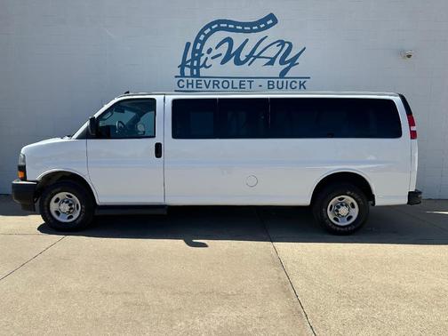 2022 Chevrolet Express 3500 LS
