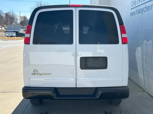 2022 Chevrolet Express 3500 LS