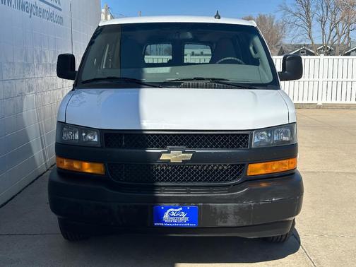 2022 Chevrolet Express 3500 LS