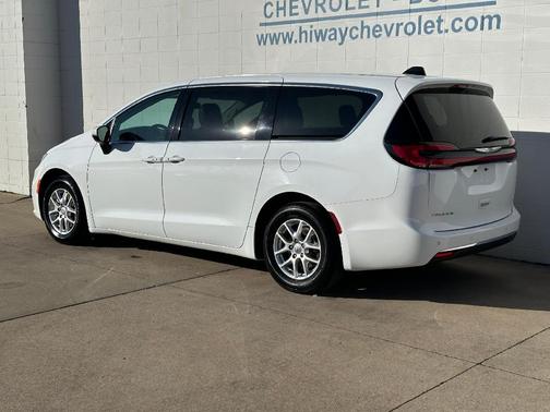 2023 Chrysler Pacifica Touring-L