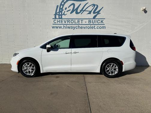 2023 Chrysler Pacifica Touring-L