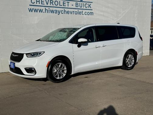 2023 Chrysler Pacifica Touring-L