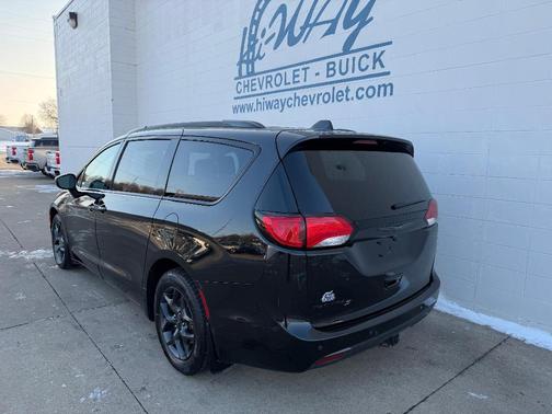 2018 Chrysler Pacifica Touring-L
