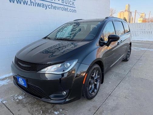 2018 Chrysler Pacifica Touring-L