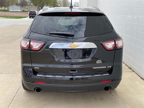 Photo 5 of 16 of 2016 Chevrolet Traverse LTZ