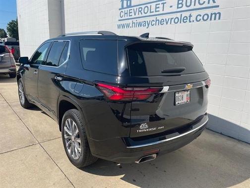 Photo 5 of 11 of 2022 Chevrolet Traverse Premier
