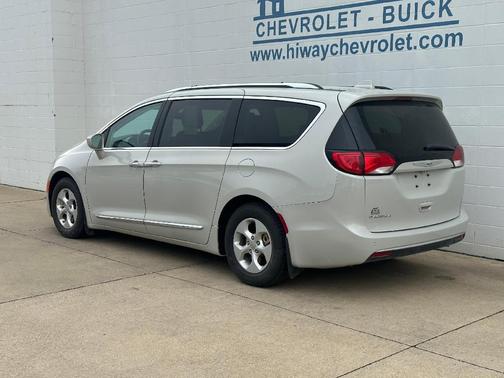 2017 Chrysler Pacifica Touring-L Plus