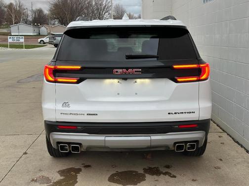 2025 GMC Acadia Elevation