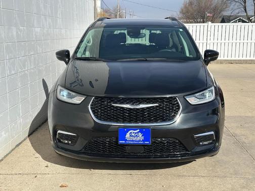 2022 Chrysler Pacifica Touring-L