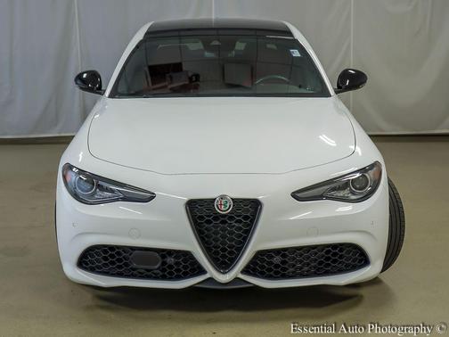 Alfa White 2022 Alfa Romeo Giulia Veloce