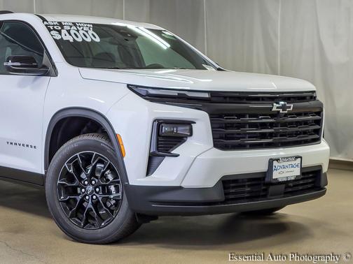 Summit White 2026 Chevrolet Traverse LT