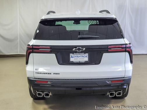 Summit White 2026 Chevrolet Traverse LT