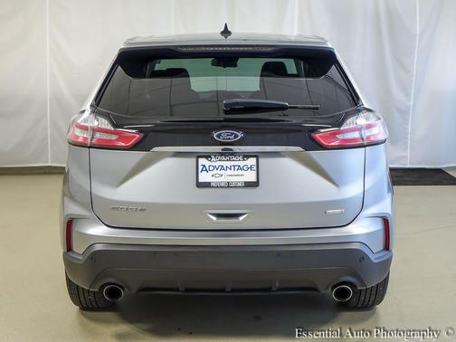 Iconic Silver Metallic 2020 Ford Edge SE