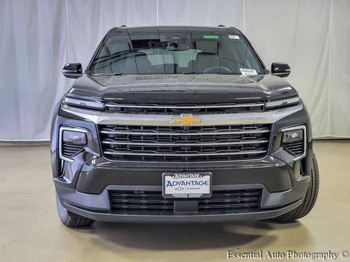 Mosaic Black Metallic 2026 Chevrolet Traverse LT
