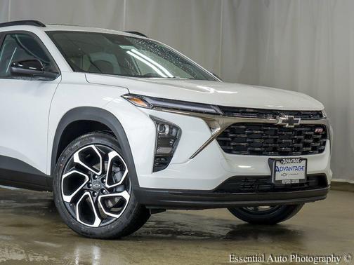 Summit White 2026 Chevrolet Trax FWD 2RS