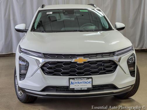 Summit White 2026 Chevrolet Trax LT