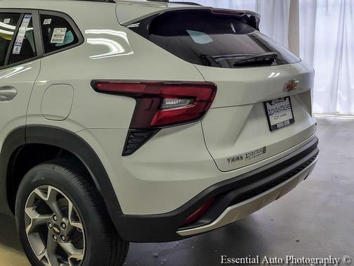 Summit White 2026 Chevrolet Trax LT