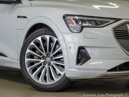 2019 Audi e-tron Premium Plus