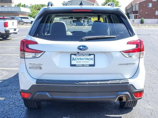 Crystal White Pearl 2024 Subaru Forester Premium