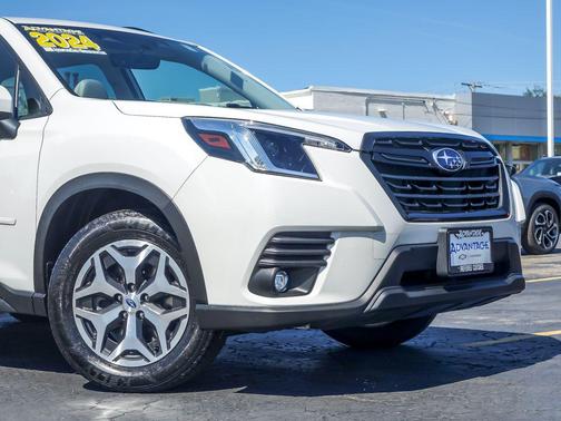 Crystal White Pearl 2024 Subaru Forester Premium