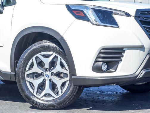 Crystal White Pearl 2024 Subaru Forester Premium