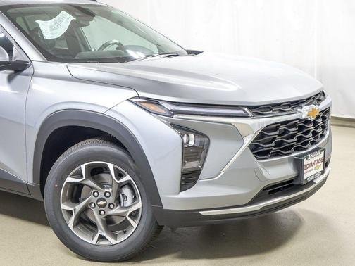 Sterling Gray Metallic 2026 Chevrolet Trax LT
