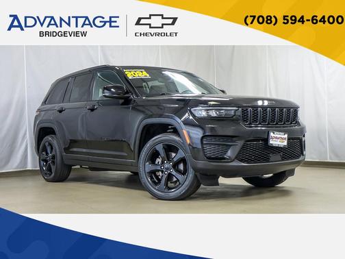 Diamond Black Crystal Pearlcoat 2024 Jeep Grand Cherokee Altitude