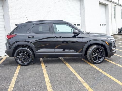 Mosaic Black Metallic 2026 Chevrolet Trailblazer LT