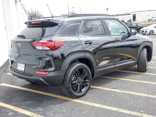 Mosaic Black Metallic 2026 Chevrolet Trailblazer LT
