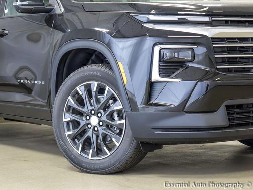 Mosaic Black Metallic 2026 Chevrolet Traverse LT