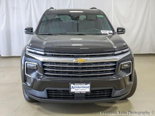 Mosaic Black Metallic 2026 Chevrolet Traverse LT