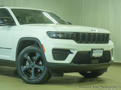 Bright White Clearcoat 2022 Jeep Grand Cherokee Altitude
