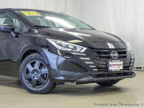 Super Black 2025 Nissan Versa 1.6 S