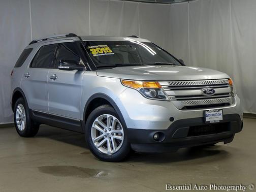 Ingot Silver Metallic 2015 Ford Explorer XLT