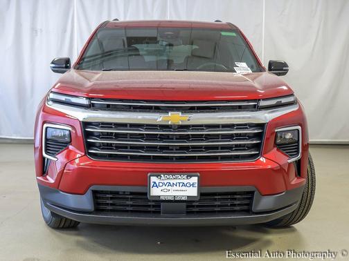 Radiant Red Tintcoat 2026 Chevrolet Traverse LT