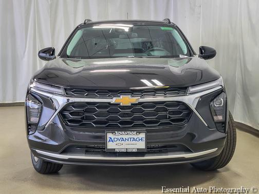 Mosaic Black Metallic 2026 Chevrolet Trax LT