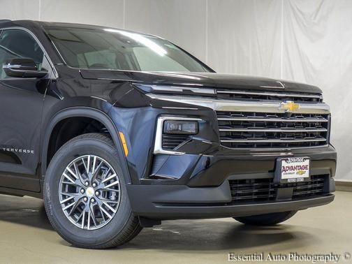 Mosaic Black Metallic 2026 Chevrolet Traverse LT