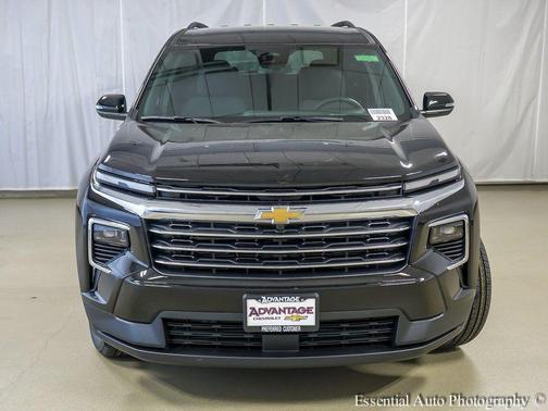 Mosaic Black Metallic 2026 Chevrolet Traverse LT