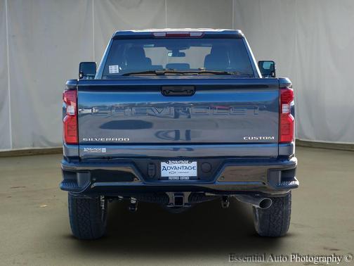 Lakeshore Blue Metallic 2026 Chevrolet Silverado 2500 Custom