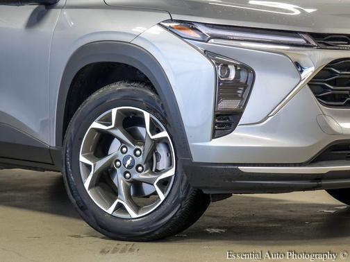 Sterling Gray Metallic 2025 Chevrolet Trax LT