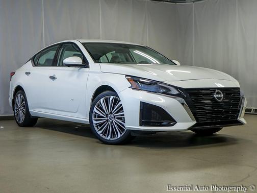 Pearl White 2024 Nissan Altima 2.5 SL