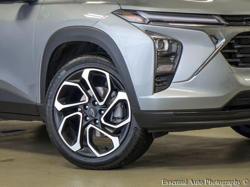Sterling Gray Metallic 2025 Chevrolet Trax FWD 2RS