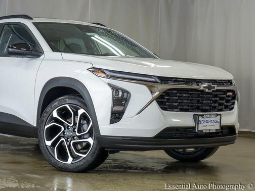 Summit White 2026 Chevrolet Trax FWD 2RS