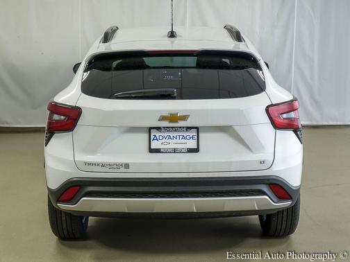 Summit White 2026 Chevrolet Trax LT