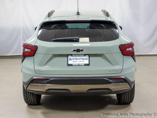 Cacti Green 2026 Chevrolet Trax FWD ACTIV