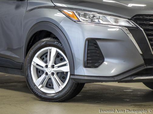 Gun Metallic 2024 Nissan Kicks S