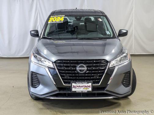 Gun Metallic 2024 Nissan Kicks S