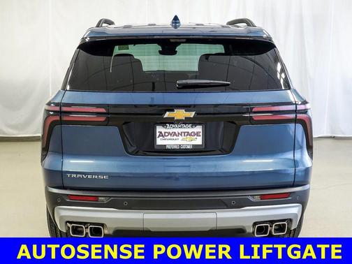 Lakeshore Blue Metallic 2026 Chevrolet Traverse LT