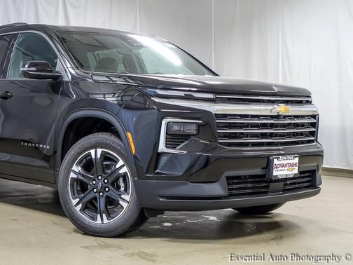 Mosaic Black Metallic 2027 Chevrolet Traverse LT