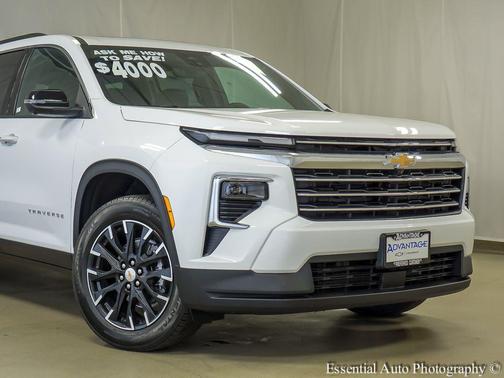 Summit White 2026 Chevrolet Traverse LT